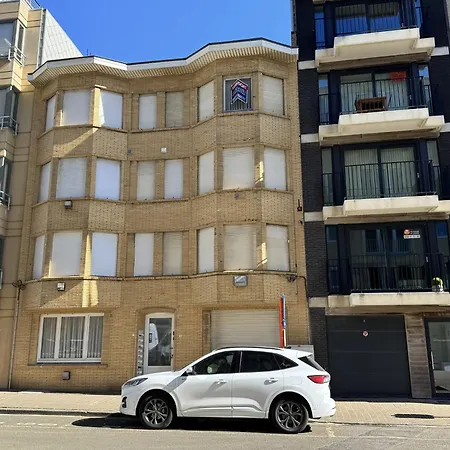Charm 202 De Panne